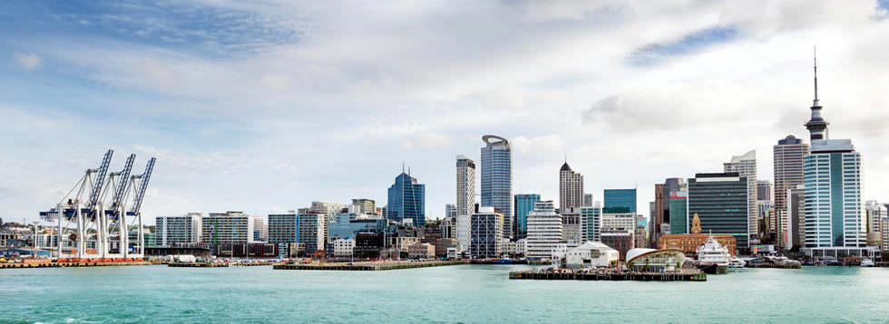 Scenic Auckland hotel shuttles